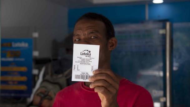 ¿Qué impuestos se aplican a los premios de lotería en República Dominicana?